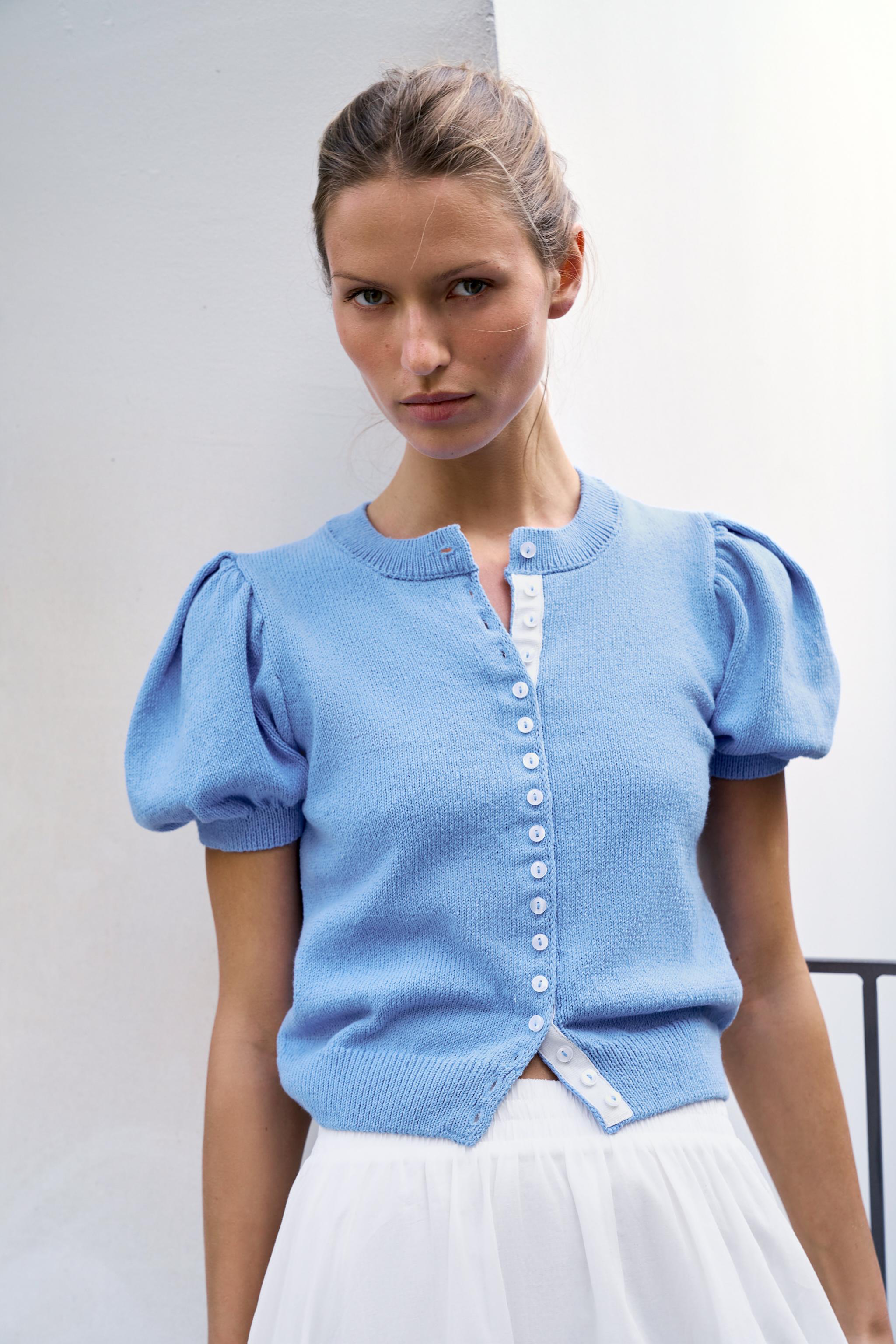 GILET EN MAILLE MANCHES COURTES BOUFFANTES